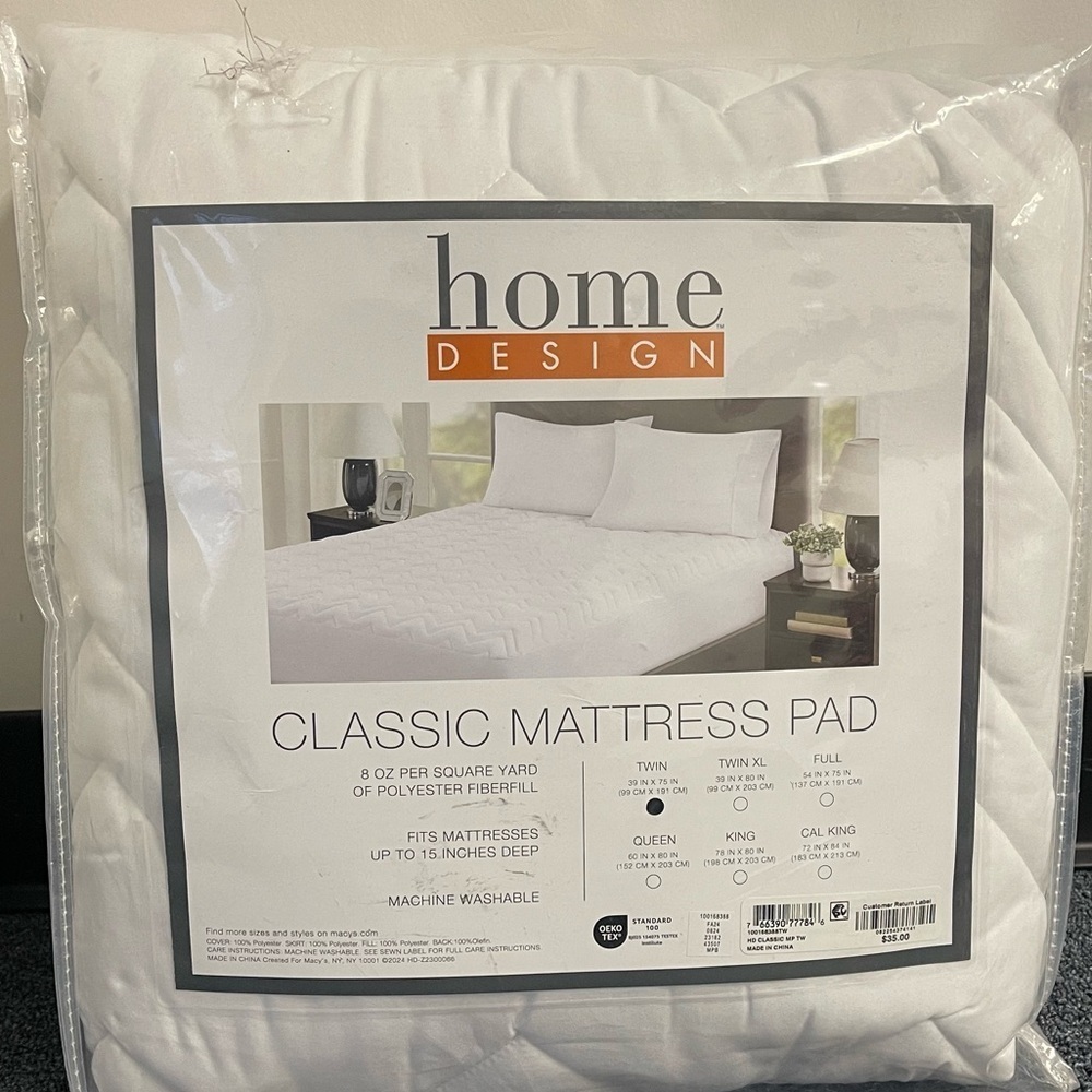 Home Design Twin Mattress Cover. NIP